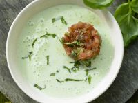 Kalte Basilikum-Dickmilch-Suppe Rezept