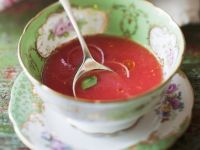 Kalte Suppe aus Wassermelone mit Kräutern Rezept