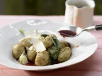 Kartoffel-Gnocchi mit Salbei, Parmesan und Traubensaft Rezept