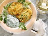 Kartoffel-Zucchini-Küchlein mit Kräuterjoghurt Rezept