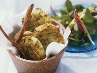 Kartoffel-Zucchini-Küchlein mit Salat Rezept