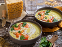 Kartoffelcremesuppe mit Meerrettich, Räucherlachs, Apfel und Grana Padano Rezept