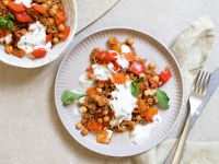 Kichererbsen-Paprika-Pfanne mit Hackfleisch und Joghurt-Dip Rezept