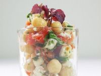 Kichererbsensalat mit Paprika und Schafskäse Rezept