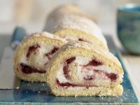 Kirsch-Biskuitrolle Rezept