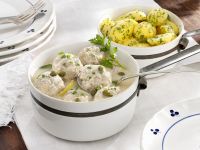 Klopse nach Königsberger-Art mit Petersilienkartoffeln Rezept