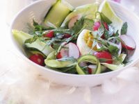 Knackiger Salat mit Ei und Radieschen Rezept