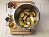 Rosmarinkartoffeln aus dem Ofen zubereiten