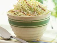 Krautsalat mit Möhre und Zwiebel Rezept