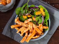 Kürbis-Pommes mit Spinatsalat Rezept