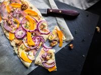 Kürbis-Zwiebelpizza Rezept