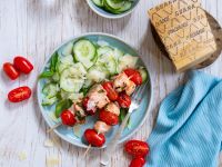 Lachs-Grillspieße mit Gurken-Grana-Padano-Salat Rezept