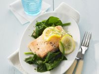 Lachsfilet auf Blattspinat Rezept