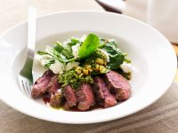 Lammrücken mit Spinat-Feta-Salat Rezept
