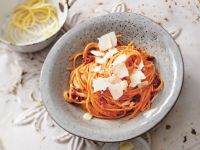 Linguine mit roter Pestosauce Rezept