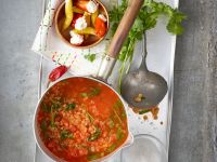 Linsen-Tomaten-Suppe mit gefüllten Peperoncini Rezept
