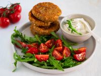 Linsenfrikadellen mit Salat und Quarkdip Rezept