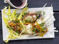 Löwenzahnsalat mit Ziegenkäsetalern Rezept