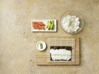 Maki-Sushi mit Lachs machen