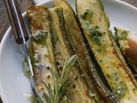 Marinierte Zucchini mit Rosmarin Rezept