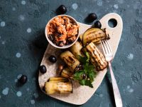 Mediterran gefüllte Auberginenröllchen Rezept