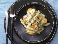 Möhren-Kohlrabi-Gratin mit Kräuterquark Rezept