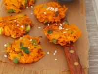 Möhrenpuffer mit Joghurt-Dip Rezept
