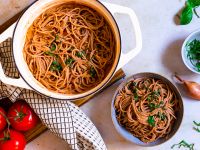 Nudeln mit Gemüsesauce