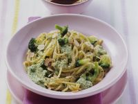 Nudeln mit Mandel-Broccoli-Sauce Rezept
