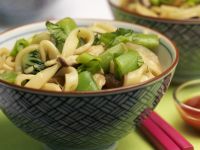 Nudelsalat auf asiatische Art Nudelsalat auf asiatische Art
