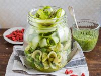 Nudelsalat im Glas mit Spargel und Erbsen Rezept