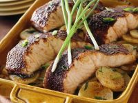 Ofengebackener Lachs mit Kartoffeln Rezept