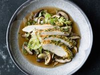 Ofenhähnchen mit Spitzkohl-Pilz-Bouillon Rezept