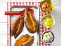 Ofenkartoffeln mit bunten Dips Rezept
