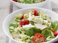 Orzo-Salat mit Hähnchen und Pesto Rezept