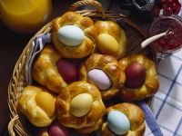 Ostereier im Hefezopfnest Rezept