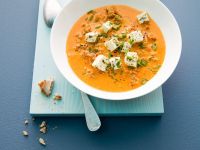 Paprika-Hack-Suppe mit Schafskäse Rezept