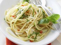 Pasta mit Olivenöl,Knoblauch und Chili (aglio, olio e peperoncino) Rezept