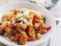 Pasta mit Paprika, Kapern und Parmesan Rezept