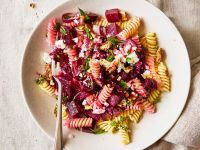 Pasta mit Rote Bete und Feta Rezept