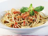 Pasta mit Tomaten, Mandeln und Parmesan (alla trapanese) Pasta mit Tomaten, Mandeln und Parmesan (alla trapanese)