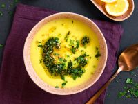 Pastinaken-Kartoffel-Suppe mit Petersilien-Gremolata und Leinöl Rezept