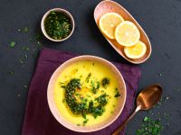Pastinaken-Kartoffel-Suppe mit Petersilien-Gremolata und Leinöl
