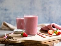 Pinker Beeren-Kokos-Drink mit Seidentofu Rezept