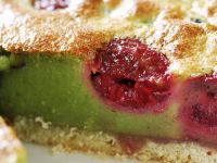 Pistazienkuchen mit Früchten Rezept