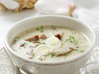 Polnische Suppe mit Wurst und Wachteleiern (Zurek) Rezept