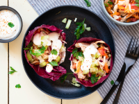 Pulled Chicken in Salat-Tacos Rezept