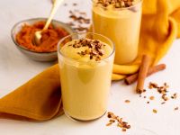 Pumpkin Pie Protein Smoothie mit Granola Rezept