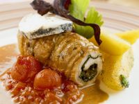 Putenbrustrolle mit Ziegenkäse und Spinat Putenbrustrolle mit Ziegenkäse und Spinat
