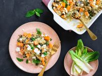 Quinoa-Auflauf mit Mangold, Feta und Minze